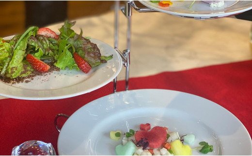 地元の厳選食材を使用　海を眺めながら楽しむ優雅なひととき　レストランペティイゾラ　お食事券5000円分 | 小松島リゾート