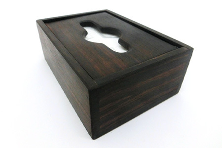 ポケットティッシュケース（黒檀）［徳島 那賀 木製 木製品 高級木材 黒檀 ポケットティッシュケース ティッシュケース ティッシュボックス ティッシュカバー テッシュ ケース カバー ボックス コンパクト 木目 棚 高級感 シンプル おしゃれ 収納 収納ケース インテリア 母の日 父の日 敬老の日 プレゼント 贈物 ギフト］【KT-10-2 】