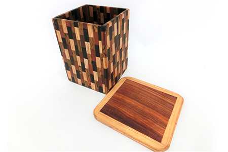 ペン立て（寄木）台付き　KT-13-2  徳島 那賀 木 木材 欅 紫檀 黒檀 黄金壇 高級木材 寄せ木 木目 木製 ペン 収納 文具 文房具 高級感 和風 モダン インテリア 丈夫 プレゼント ギフト