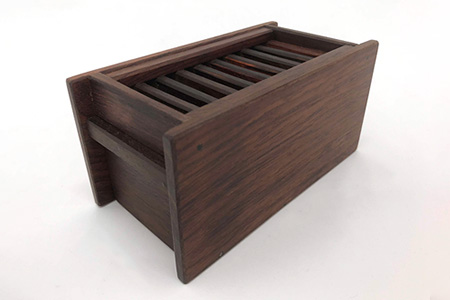 小さな賽銭箱（紫檀） サイズ:約 150mm×75mm×80mm KT-7-1 徳島 那賀 貯金箱 賽銭箱型貯金箱 おさいせん お賽銭 紫檀 アンティーク調 高級感 インテリア 貯金 プレゼント ギフト 子供