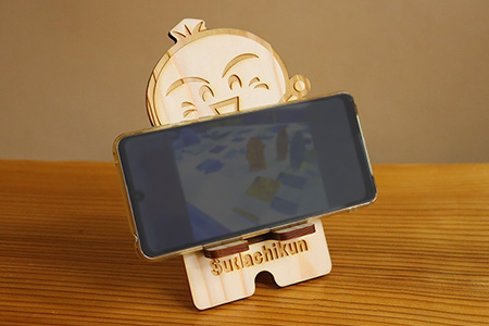 木頭杉のスマホスタンド（すだちくん）NW-20-1 徳島 那賀 木 木頭杉 木製 木製品 日本製 スマホスタンド 木製スタンド 携帯スタンド スタンド スマホ立て 卓上 動画 おうち時間 おしゃれ インテリア
