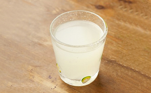 【農薬・化学肥料不使用】木頭ゆず一番しぼり 生果汁 720ml×4本セット (要冷蔵)【徳島県 那賀町 木頭地区 木頭 木頭ゆず 木頭ユズ 木頭柚子 果汁 生果汁 100% 手搾り 新鮮 国産 非加熱 調味料 料理 飲み物 ドリンク カクテル 万能】OM-72