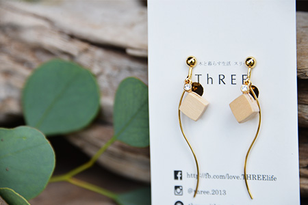 木のアクセサリー銀杏イヤリングK16GPゆらなみスリーThREE TR-17-2 徳島 那賀 木 天然木 銀杏 アクセサリー ピアス ジュエリー シンプル 上品 大人 エレガント かわいい おしゃれ オフィス  女性 レディース プレゼント ギフト 手作り 銀杏イヤリング