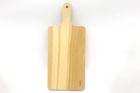 取っ手付き　カッティングボード（イチョウ） TR-18 徳島 那賀 木 銀杏 イチョウの木 木目 木製 日本製  カッティングボード ボード パン 果物 スイーツ プレート 皿 まな板 キッチン用 料理 調理 調理器具 殺菌作用 お祝い 贈物 ギフト プチギフト 母の日