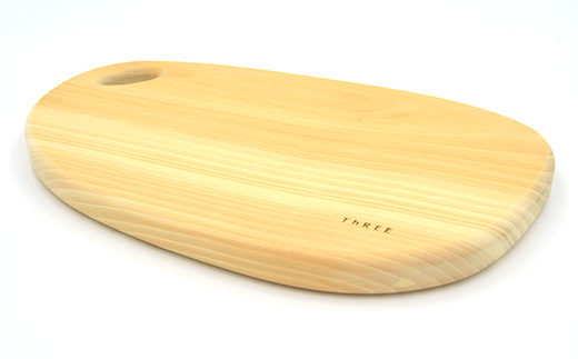 天然銘木 銀杏のまな板　まるっこ（大） サイズ：約390×240×24mm（持ち手込み） TR-4-1  徳島 那賀 木 天然銘木 銀杏 木目 木製 日本製 まな板 丸い 丸まな板 キッチン用 料理 調理 調理器具 お祝い 贈物 ギフト プチギフト 母の日 一つ一つ手作り 手作り まるっこ（大）