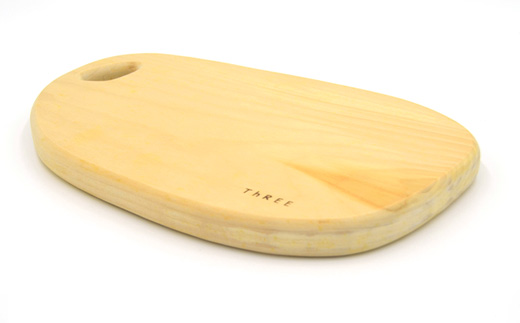 天然銘木 銀杏のまな板　まるっこ（小）サイズ：約290×189×22mm（持ち手込み）  TR-4-2 徳島 那賀 木 天然銘木 銀杏 木目 木製 日本製 まな板 丸い 丸まな板 キッチン用 料理 調理 調理器具 お祝い 贈物 ギフト プチギフト 母の日 一つ一つ手作り 手作り まるっこ（小）