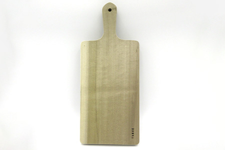取っ手付きカッティングボード（朴） サイズ 約 横37cm×縦16.5cm×厚み2.5cm TR-6  徳島 那賀 木 朴 木目 木製 日本製  カッティングボード ボード パン 果物 スイーツ プレート 皿 まな板 キッチン用 料理 調理 調理器具 お祝い 贈物 ギフト プチギフト 母の日