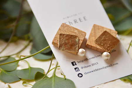 「木のアクセサリー」ケヤキ・真鍮のピアス 14KGF TR-9-1 徳島 那賀 木 天然木 木製 ケヤキ アクセサリー ピアス ジュエリー シンプル 上品 大人 エレガント かわいい おしゃれ オフィス  女性 レディース プレゼント ギフト 真鍮 手作り ケヤキ・真鍮のピアス