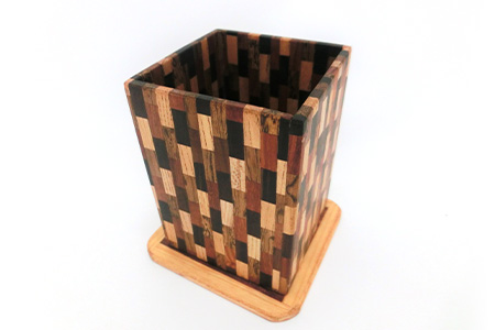 ペン立て（寄木）台付き　KT-13-2  徳島 那賀 木 木材 欅 紫檀 黒檀 黄金壇 高級木材 寄せ木 木目 木製 ペン 収納 文具 文房具 高級感 和風 モダン インテリア 丈夫 プレゼント ギフト