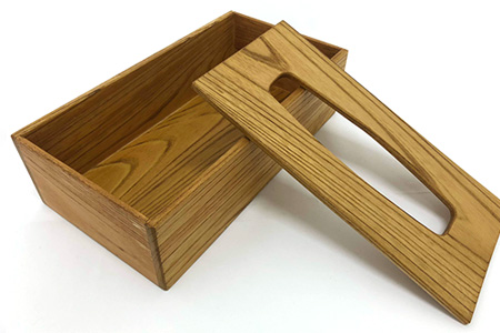 ティッシュケース（ケヤキ）［徳島 那賀 木製 木製品 ケヤキ 欅 木目 ティッシュケース ティッシュカバー ティッシュボックスケース ティッシュボックスカバー 箱ティッシュケース ティッシュ カバー ケース ボックス 蓋つき 和風 シンプル 高級感 おしゃれ 雑貨 インテリア インテリア雑貨 生活雑貨 手作り 詰め替え 母の日 父の日 プレゼント ギフト 贈物］【KT-9-3】