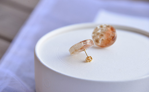 木×小花　樹脂ピアス TR-11-2 徳島 那賀 木 木×小花 木製 アクセサリー ピアス ジュエリー シンプル 上品 大人 エレガント かわいい おしゃれ オフィス  女性 レディース プレゼント ギフト 手作り ピアス