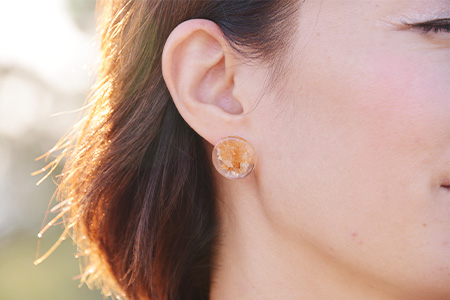 森の贈り物 木の樹脂 イヤリング TR-12-1 徳島 那賀 木 樹脂 アクセサリー ピアス ジュエリー シンプル 上品 大人 エレガント かわいい おしゃれ オフィス  女性 レディース プレゼント ギフト 手作り イヤリング