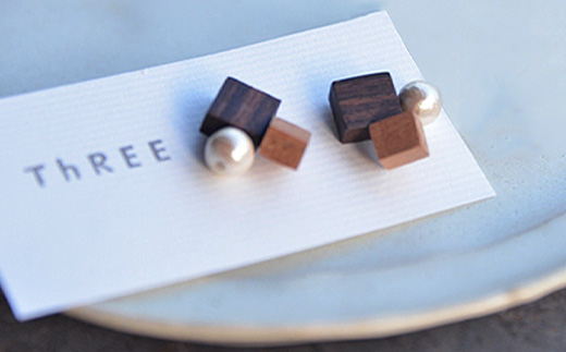 自然のぬくもり  ピアス【黒檀×桜　組み合わせ】 TR-10-2 徳島県 那賀町 四国  徳島 那賀 木 黒檀×桜 木製 アクセサリー ピアス ジュエリー シンプル 上品 大人 エレガント かわいい おしゃれ オフィス  女性 レディース プレゼント ギフト コットンパール 手作り ピアス【黒檀×桜】