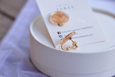 森の贈り物 木の樹脂 イヤリング TR-12-1 徳島 那賀 木 樹脂 アクセサリー ピアス ジュエリー シンプル 上品 大人 エレガント かわいい おしゃれ オフィス  女性 レディース プレゼント ギフト 手作り イヤリング