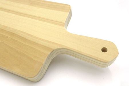 取っ手付き　カッティングボード（イチョウ） TR-18 徳島 那賀 木 銀杏 イチョウの木 木目 木製 日本製  カッティングボード ボード パン 果物 スイーツ プレート 皿 まな板 キッチン用 料理 調理 調理器具 殺菌作用 お祝い 贈物 ギフト プチギフト 母の日