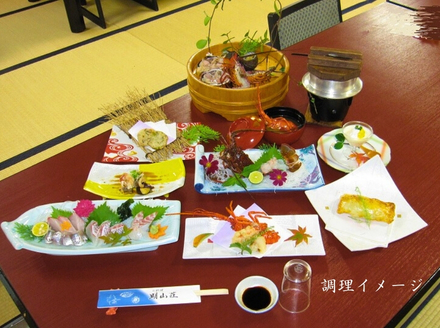 【春期50セット限定】水産庁長官賞受賞！日和佐町漁協直送「天然活伊勢えび」たっぷり1kg（3～5尾）【４月中に獲れ次第発送分】伊勢海老 伊勢えび イセエビ 海老 天然 活 訳あり 1kg 徳島県 美波町 日和佐 産地直送 魚介類 海鮮 数量限定 期間限定 先行予約 お歳暮 お正月 お祝い