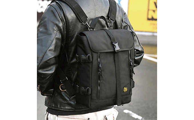 大人のためのショートフラップ スクエアバックパック