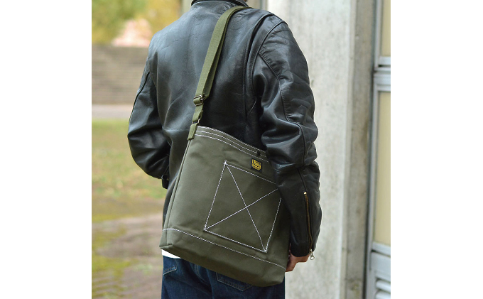 バンナイズ　帆布のクラシックショルダーA