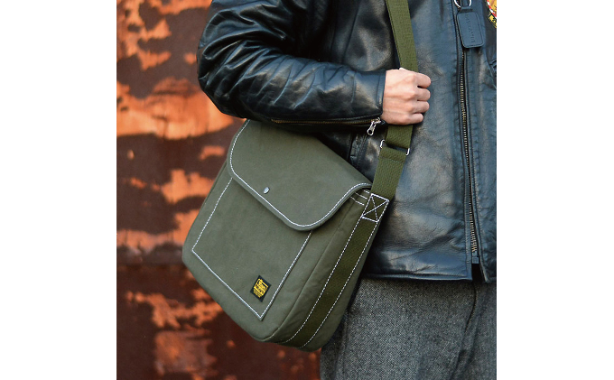 バンナイズ　帆布のクラシックショルダーB