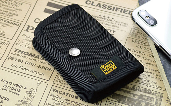 バンナイズ　大きく開いて取り出しやすい コインケース