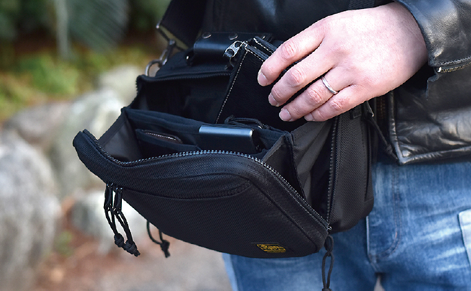 大きく開くサブバッグ／A