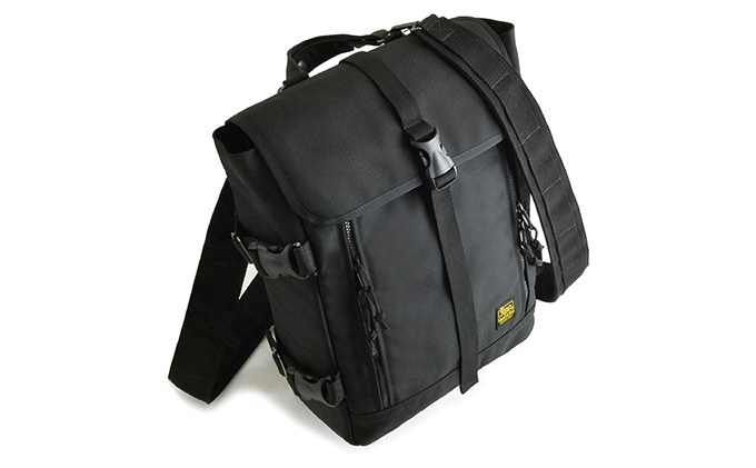 大人のためのショートフラップ スクエアバックパック