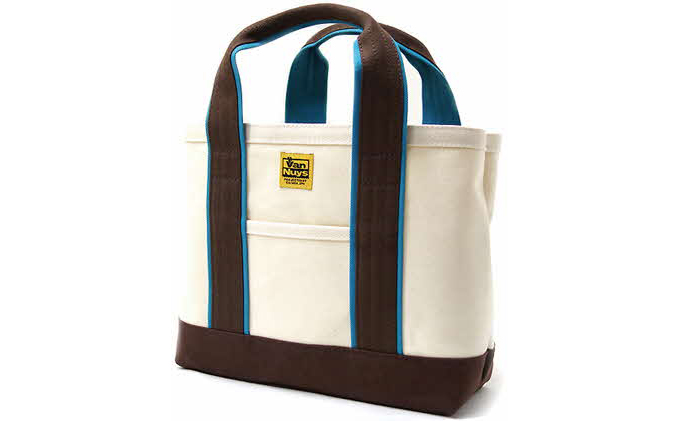 バンナイズ　スタッフオーダートート／Aiモデル　生成×ブラウン