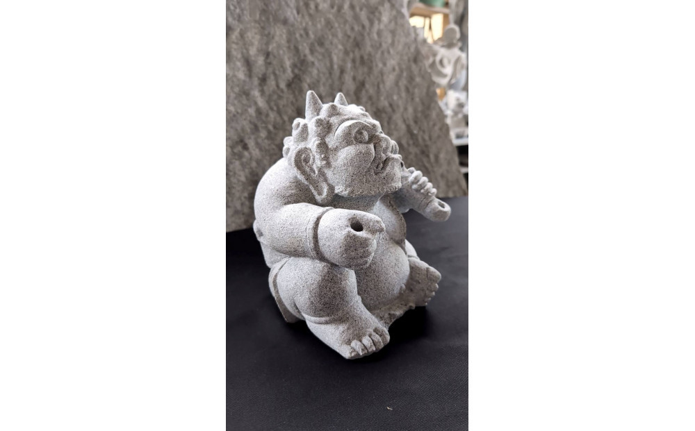 庵治石「鬼っこ」やるっ鬼