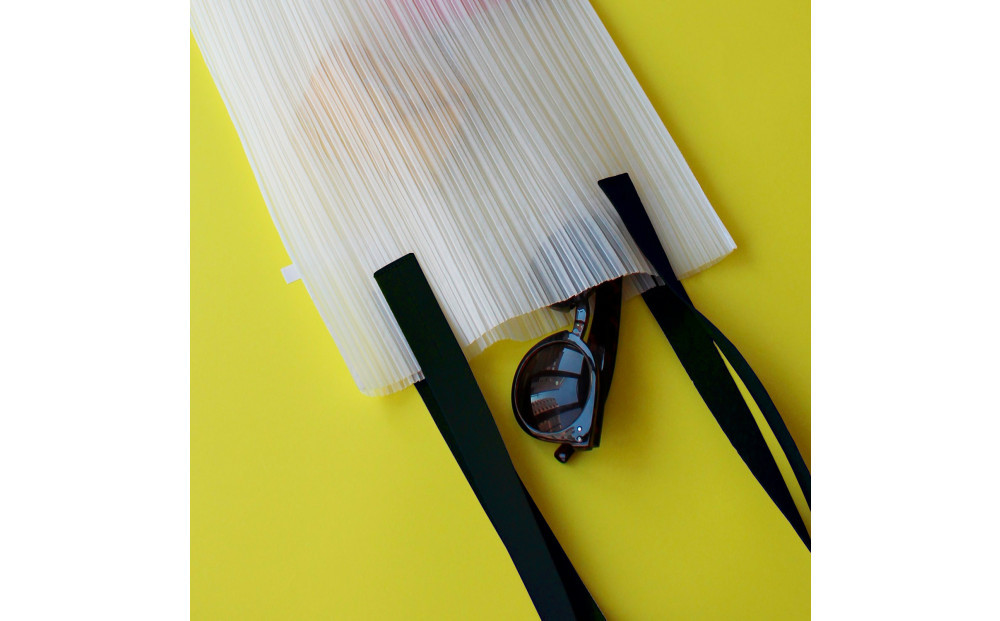 香川県産プリーツバッグ・ストライプ・ラージ［ ブラック １点］軽やかで上品な透け感のあるショルダーバッグ