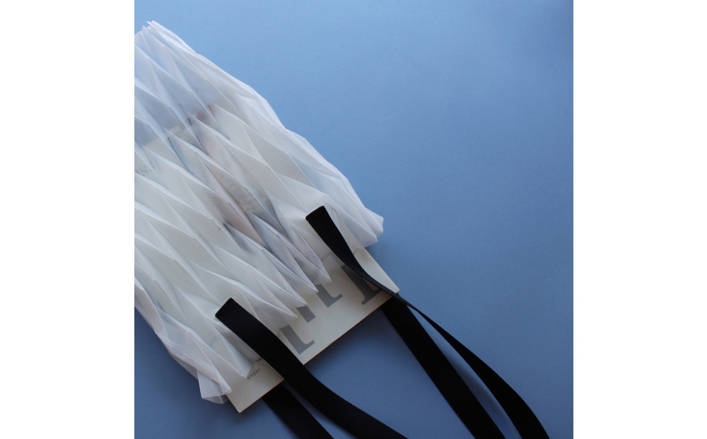 香川産プリーツバッグ・ヘリンボーン・ラージ［ ブラック １点］軽やかで上品な透け感のあるショルダーバッグ