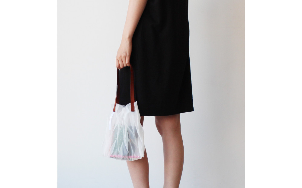 香川県産 プリーツバッグ・ヘリンボーン・スモール［ ブロンズ １点］軽やかで上品な透け感のあるバッグ