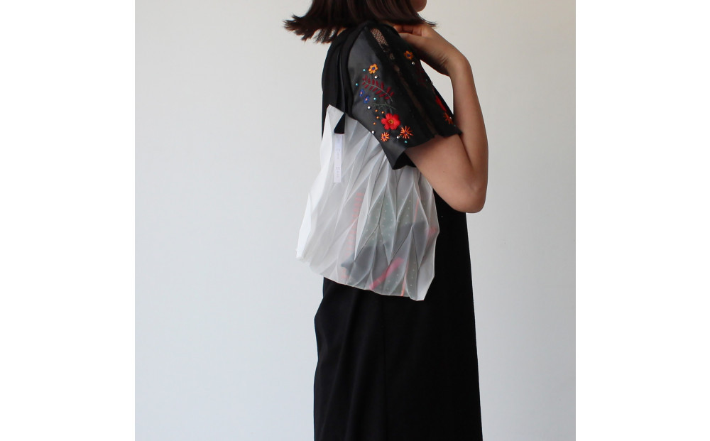 香川県産 プリーツバッグ・ヘリンボーン・スモール［ ブラック １点］軽やかで上品な透け感のあるバッグ