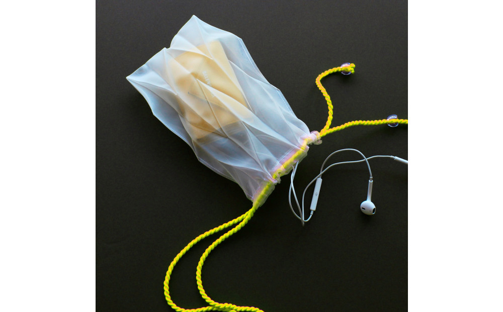 香川県産 プリーツ ポシェット・ヘリンボーン［ イエロー １点］軽やかで上品な透け感のあるサコッシュ