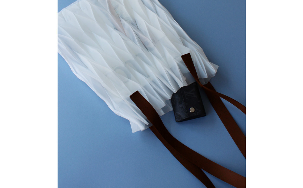 香川産プリーツバッグ・ヘリンボーン・ラージ［ ブロンズ １点］軽やかで上品な透け感のあるショルダーバッグ