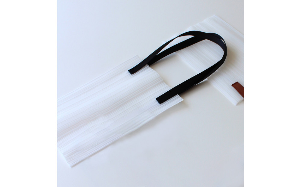 香川県産 プリーツバッグ・ストライプ・スモール［ ブラック １点］軽やかで上品な透け感のあるバッグ