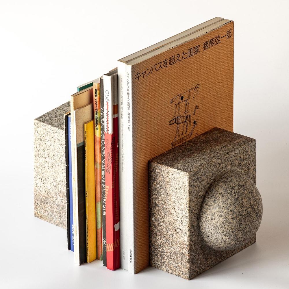 TY BOOKSTAND / sabi｜山本忠司氏デザインの庵治石ブックエンド