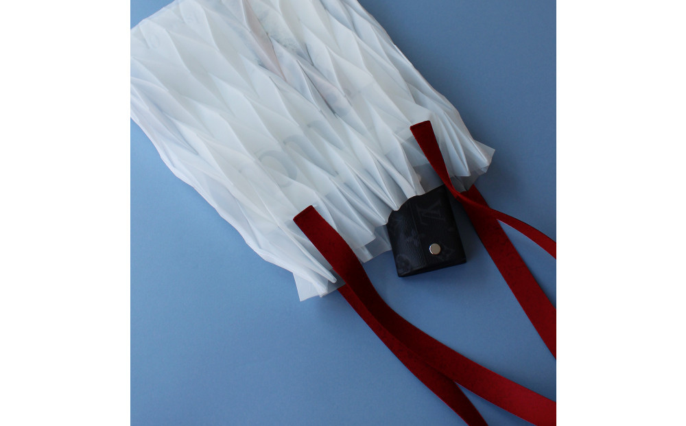 香川産プリーツバッグ・ヘリンボーン・ラージ［ レッド １点］軽やかで上品な透け感のあるショルダーバッグ