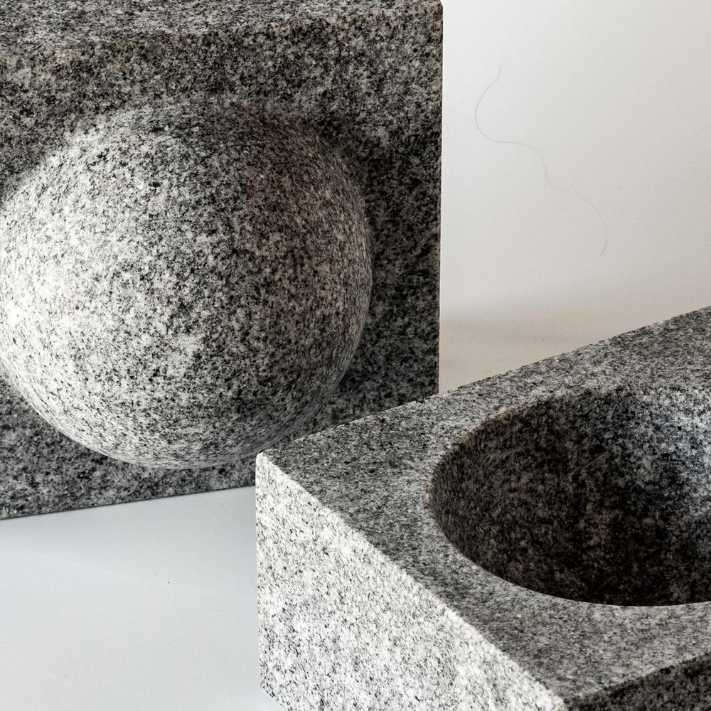 TY BOOKSTAND / komame｜山本忠司氏デザインの庵治石ブックエンド