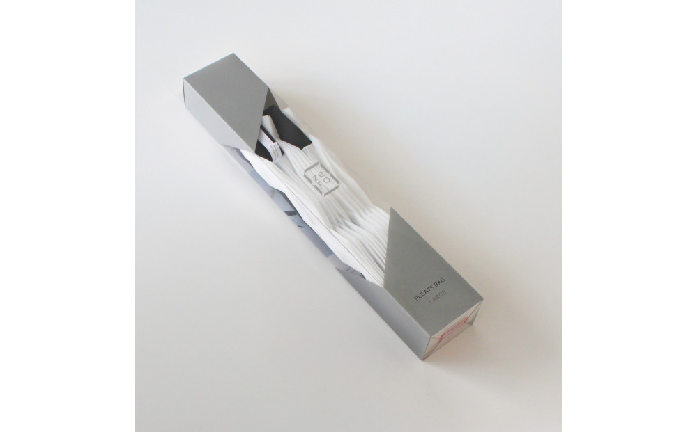 香川県産プリーツバッグ・ストライプ・ラージ［ レッド １点］軽やかで上品な透け感のあるショルダーバッグ