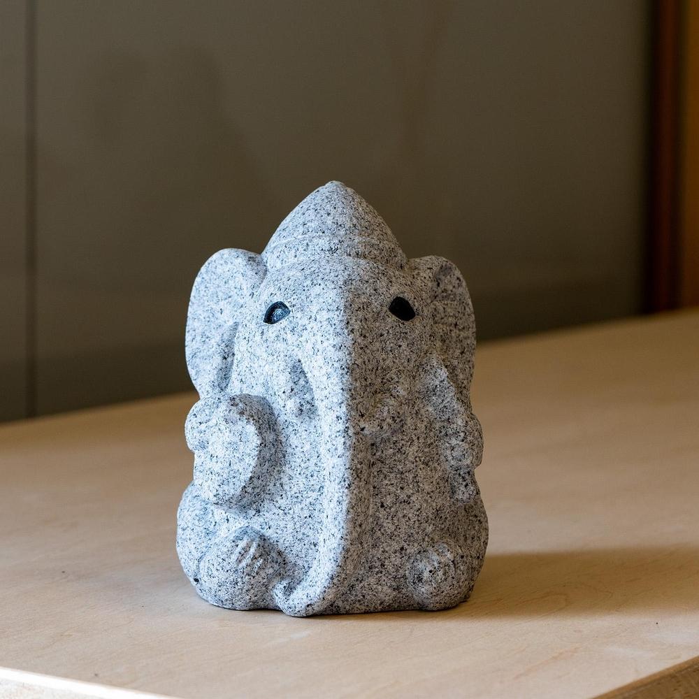 オーダーメイド庵治石彫刻作品（Sサイズ）