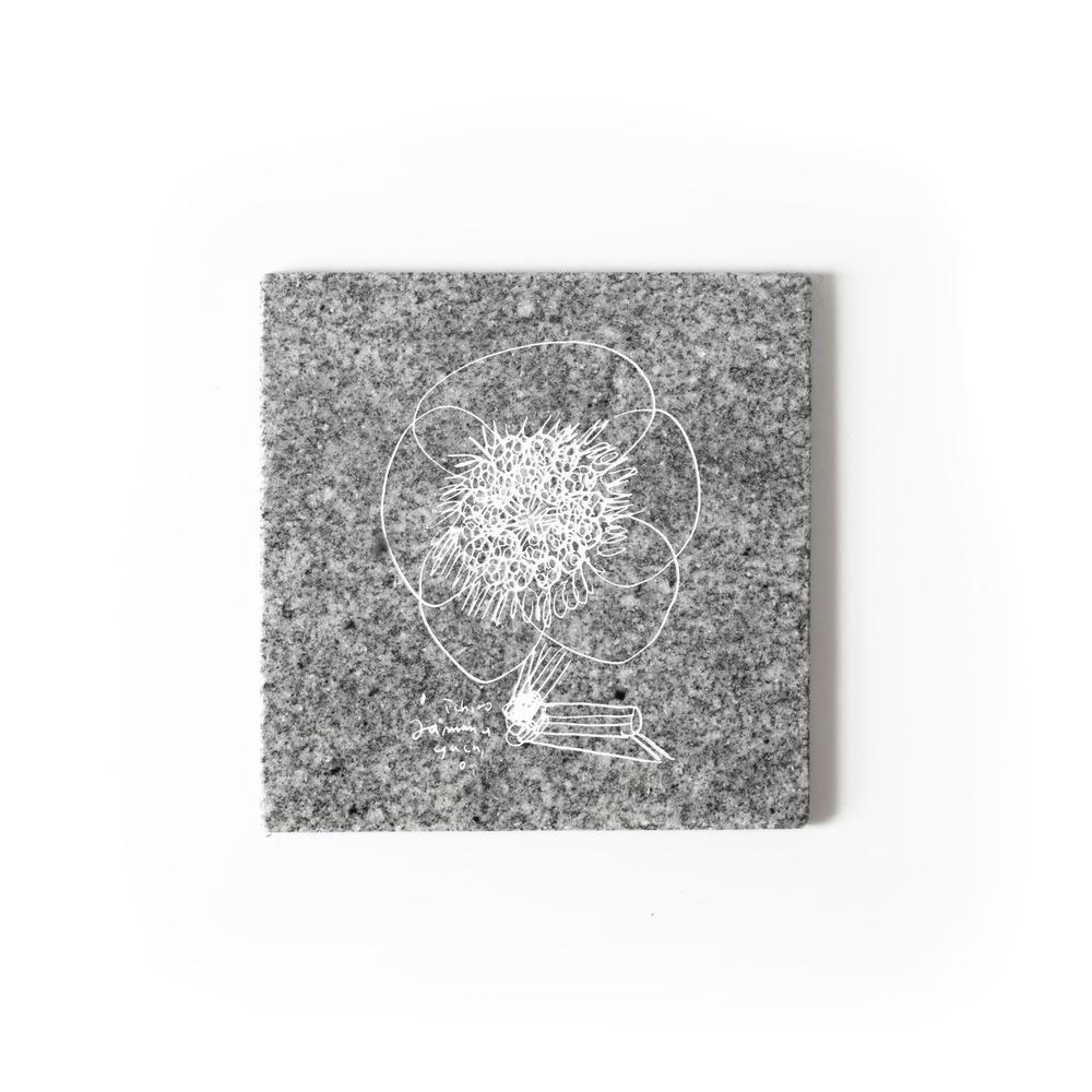 HANA / Ichiro Yamaguchi｜山口一郎氏イラスト刻印の庵治石プレート