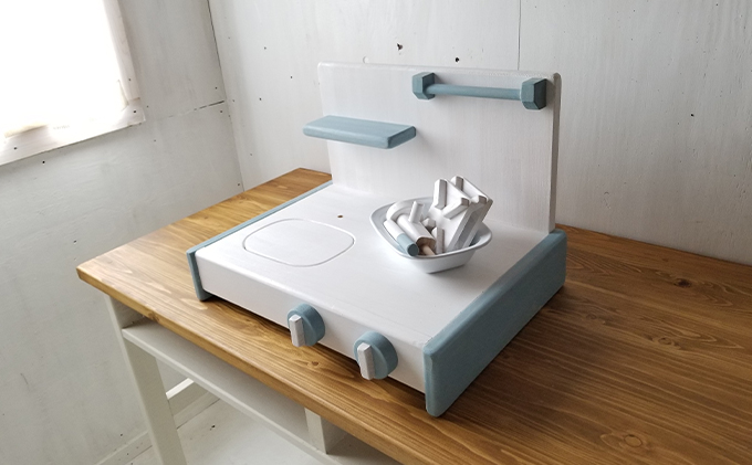 木のおままごとキッチン　卓上（背面あり） しろ色×そら色