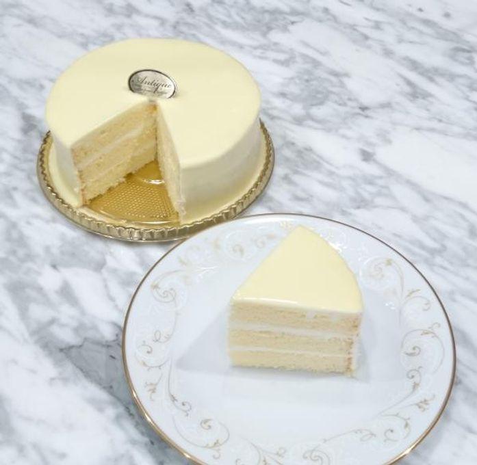 【サイズ　5号】ホワイト生チョコレートケーキ　coffeebeans & sweets Antiqueのガナッシュショコラブラン 5号