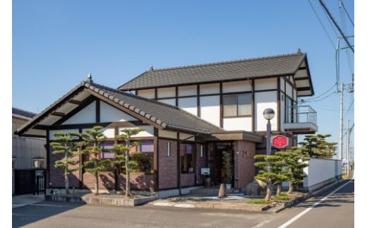 善通寺市郊外の田園地帯に佇む　落ち着いたフレンチレストラン  LE PAYSAN　　