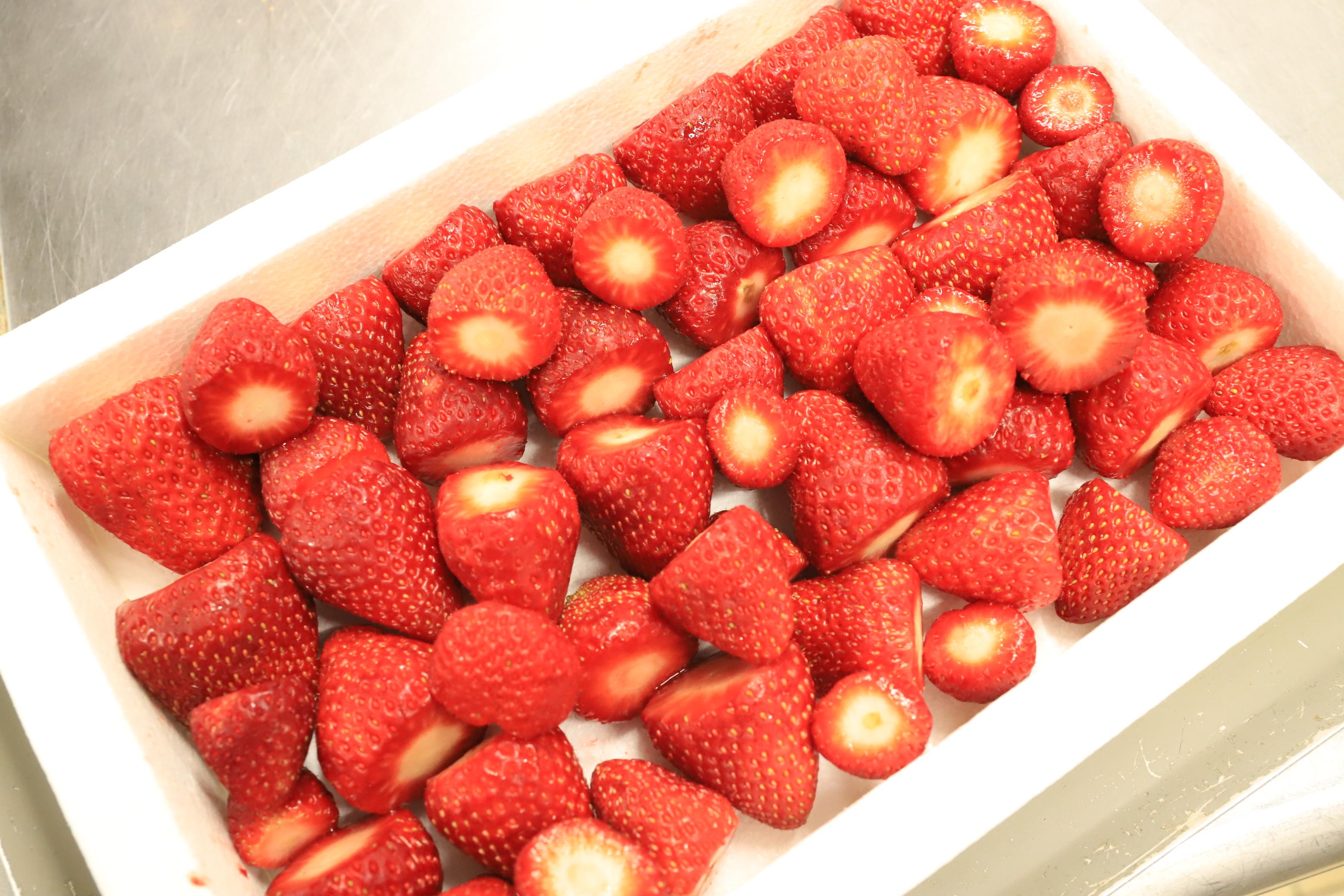 冷凍イチゴ（よつぼし）1kg　LED水耕栽培にて生産！