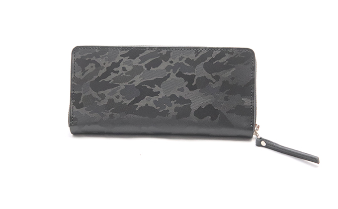 【裏地イエロー】型押しカモフラレザーのラウンドウォレット