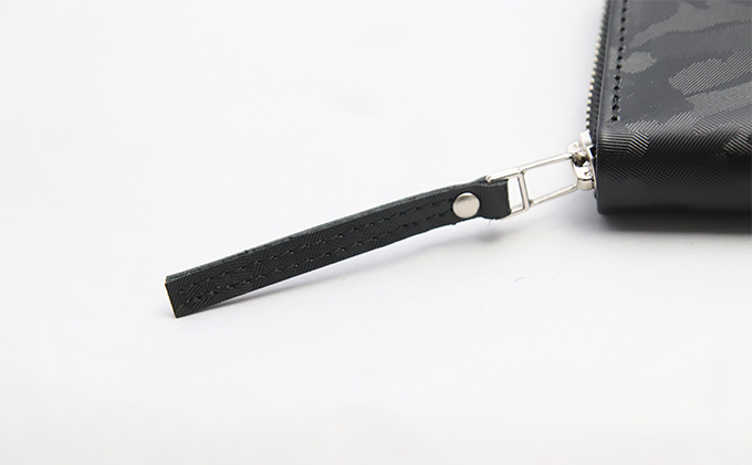 【裏地イエロー】型押しカモフラレザーのラウンドウォレット