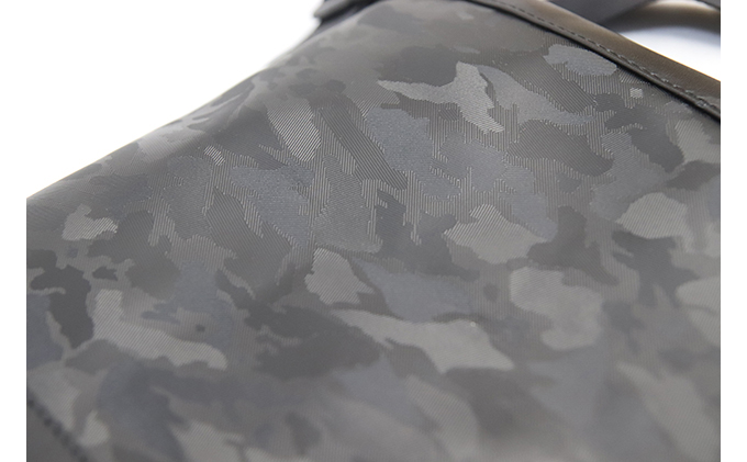 型押しカモフラレザー　ショルダーサコッシュ