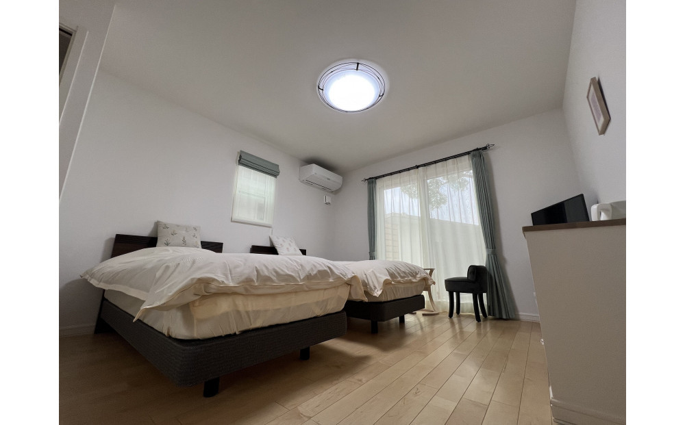 小豆島の小さなホテル くすの木とオリーブの森-KEI- 宿泊チケット 1泊朝食付 オリーブの部屋 (2名1室）