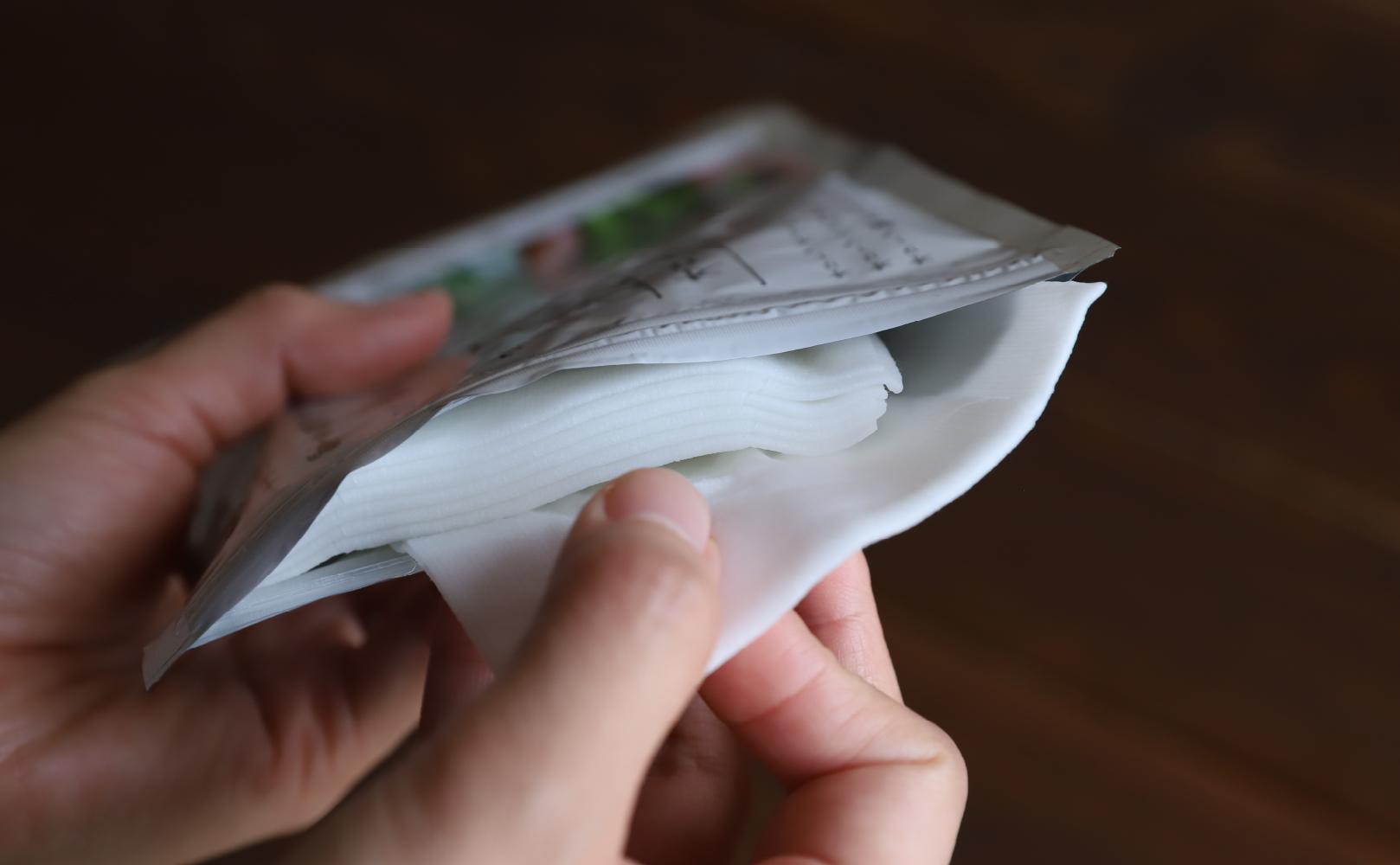 井上誠耕園【季節限定】今季搾りたて小豆島産エキストラヴァージンオリーブオイル 20mL【化粧用】と美容マスク(オリーブ)7枚入りセット